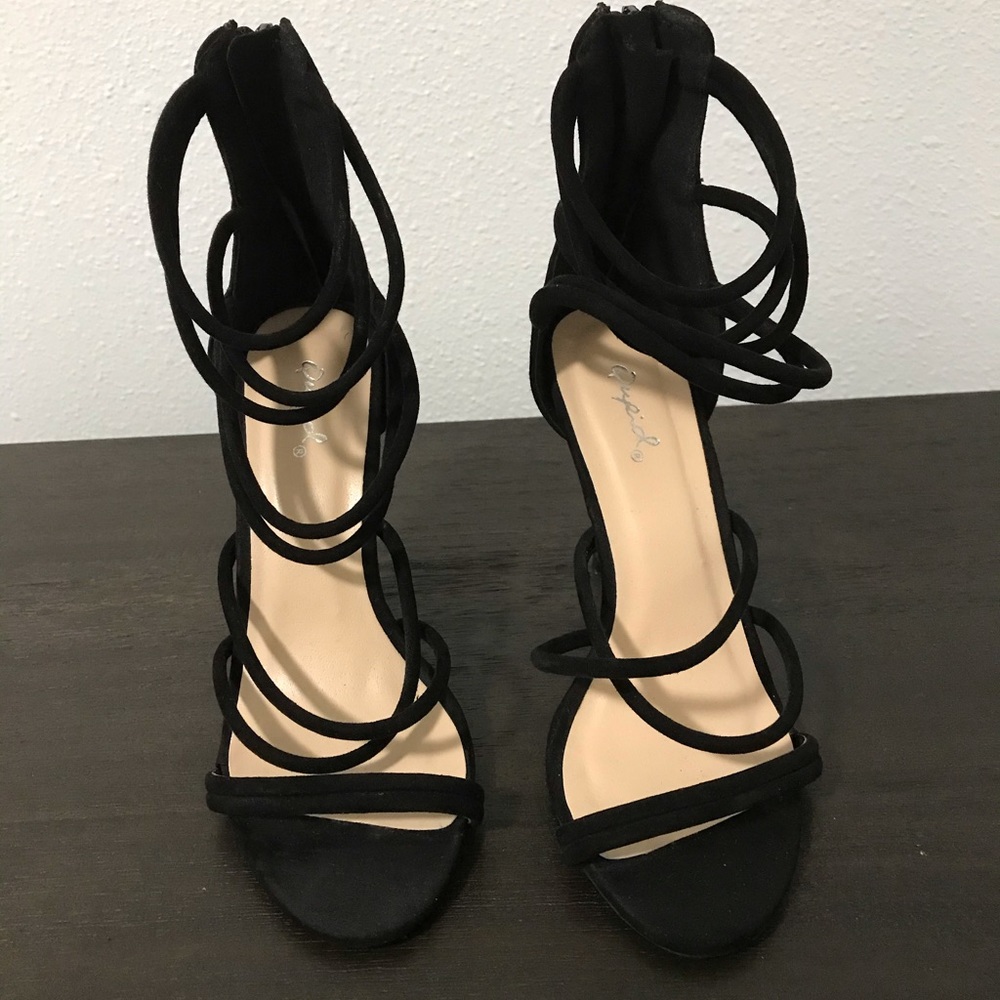 Black heels 😍